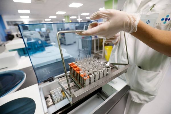 Covid-19: "Il y aura un nouveau variant à l'automne", prévient le président du Conseil scientifique