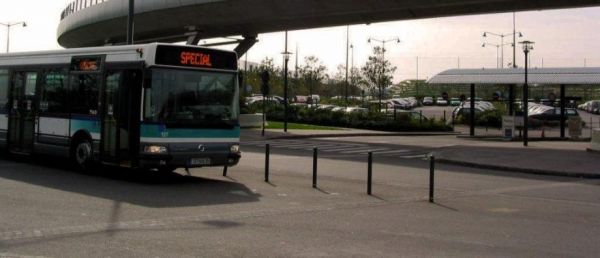 Cinq mineurs et un jeune majeur, mis en cause dans une altercation et des coups de feu dans un bus à Rennes, sont poursuivis pour «violences en réunion» et «violences avec arme»