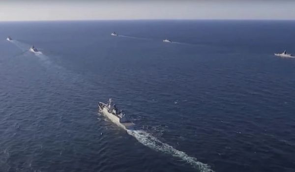 Les marines chinoise et russe encerclent le Japon dans une « démonstration de force »