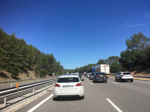 Plusieurs kilomètres de bouchons sur l'A8 après un accident dans le Var