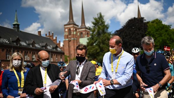 Tour de France 2022 : "Le Tour est un vecteur d'influence" dans le monde, affirme l'ex-ministre Jean-Yves Le Drian