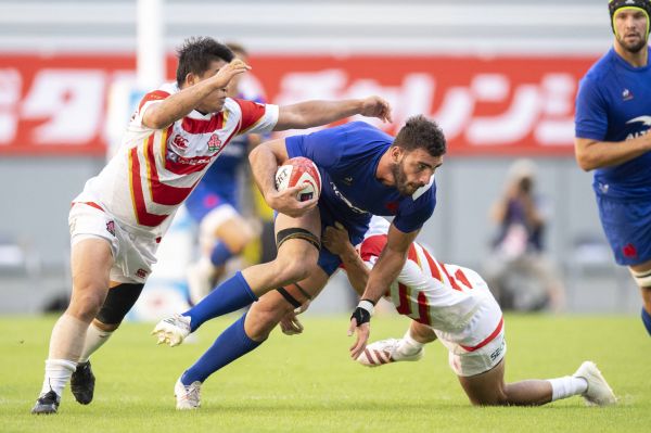 Le capitaine des Bleus et du RCT Charles Ollivon reprend ses marques dans le XV de France