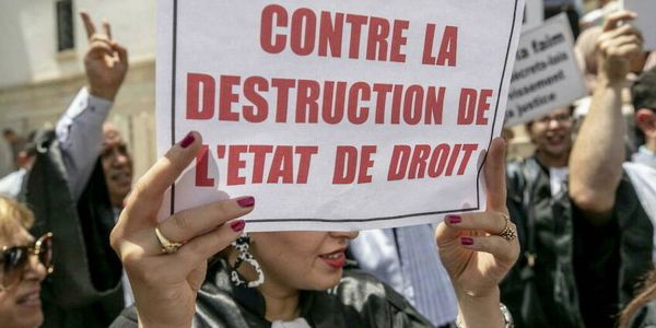 Tunisie : une Constitution frottée à l'islam politique