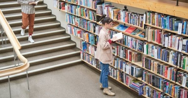 Les personnes qui lisent des livres vivent plus longtemps que celles qui ne lisent pas, selon une étude
