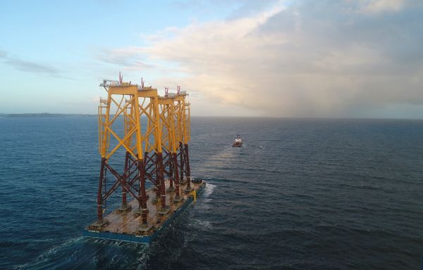 Saint-Brieuc : La première des 62 fondations du parc éolien offshore a été installée