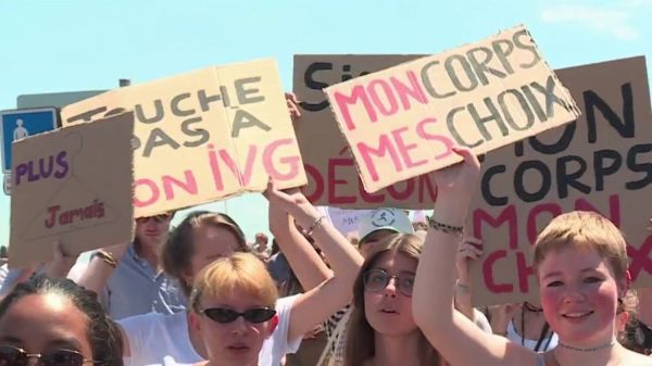 IVG : des manifestations pour la protection du droit à l'avortement en France