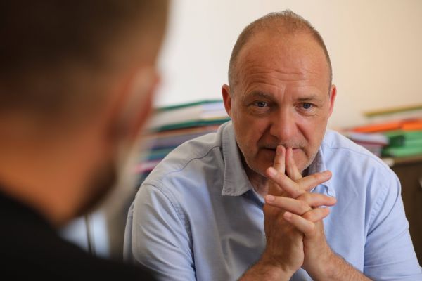 "Ma gentillesse n'est pas de la faiblesse": après deux ans à la tête de Tourrettes-sur-Loup, le maire Frédéric Poma se livre
