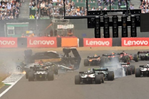 Le Grand Prix de F1 de Grande-Bretagne arrêté dès le 1er tour après un accident spectaculaire