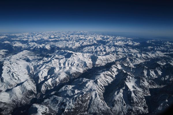 Un glacier s'effondre dans les Alpes italiennes : au moins six morts