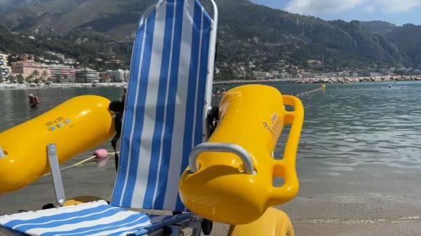"Profiter des mêmes loisirs que les autres": à Menton, une handiplage inaugurée par la mairie