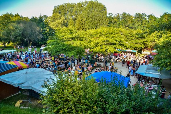Saint-Geniès : des marchés gourmands estivaux en soirée