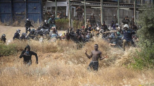 Controverse après la mort d'une trentaine de migrants à la frontière entre l'Espagne et le Maroc