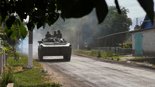Guerre en Ukraine: l'armée ukrainienne annonce son retrait de Lyssytchansk
