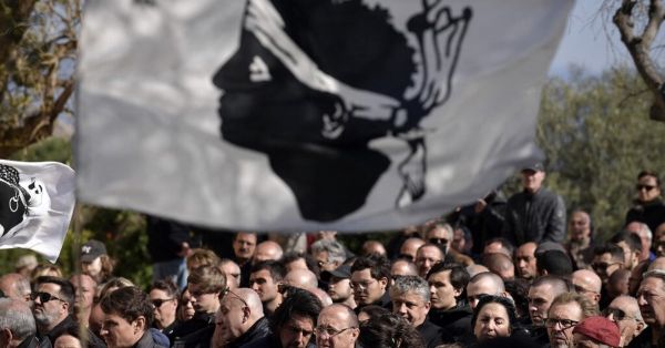 Pour l'autonomie de la Corse, l'inspiration de la Polynésie française