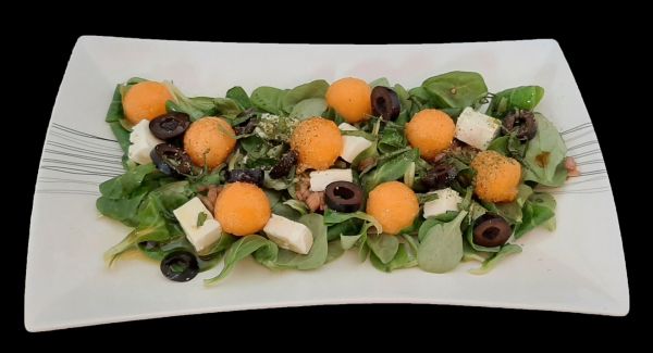 Salade de melon feta. Recette d'entrée froide sucrée et colorée