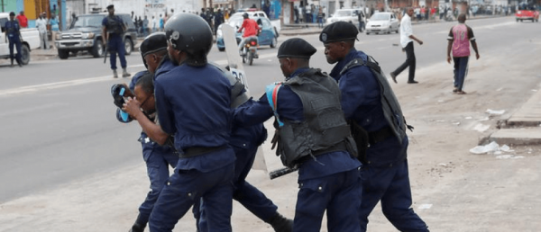 Un journaliste congolais, arrêté avec son confrère américain, a été libéré après 22 jours de détention au secret à l'Agence nationale des renseignements