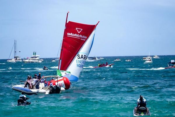 Tour de Martinique en yoles rondes 2022 :  Sara /Autodistribution s'impose dans la 5e étape au Diamant