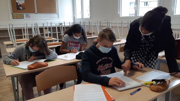 Hausse du budget de l'Éducation nationale : "On a appris à se méfier des mots, il faut passer aux actes très rapidement", avance le Snes-FSU