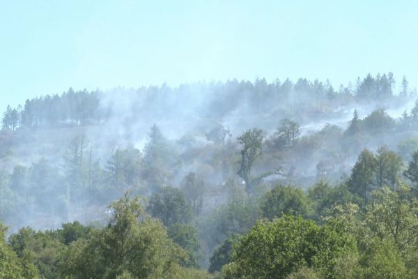 DIRECT VIDEO. Incendies Monts d'Arrée: suivez la conférence de presse de la préfecture du Finistère