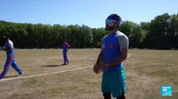 Dawood Ahmadzai : star du cricket en Afghanistan, exilé en France