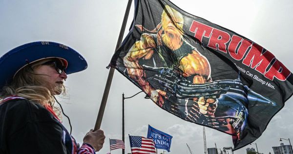 "Armés et prêts à en découdre” : la base de Trump survoltée après la perquisition du FBI