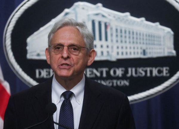 La perquisition chez Trump confirmée, Garland demande que le mandat soit divulgué