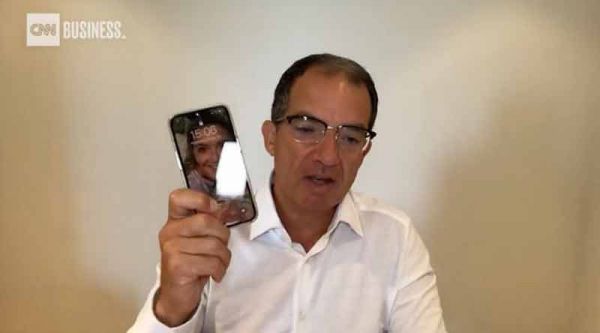 Le PDG de Moderna prédit que les gens seront vaccinés contre le covid chaque année comme « un iPhone »