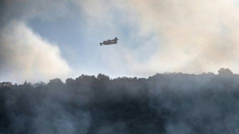 Incendies "inédits" dans le Jura: le cap des 1.000 hectares franchi, la pluie en renfort des pompiers