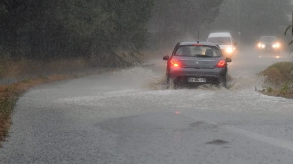 Orages : une quarantaine de maisons touchées, une personne blessée dans l'Hérault