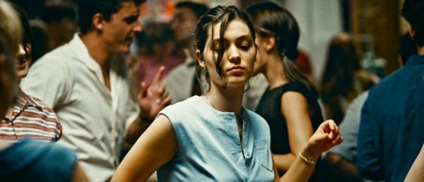 Le mardi 30 août prochain, en prime, Canal Plus diffusera le film "L'événement", réalisé par Audrey Diwan, avec Anamaria Vartolomei - VIDEO