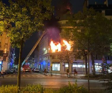 À Paris, un immeuble entièrement détruit par les flammes dans le 13e
