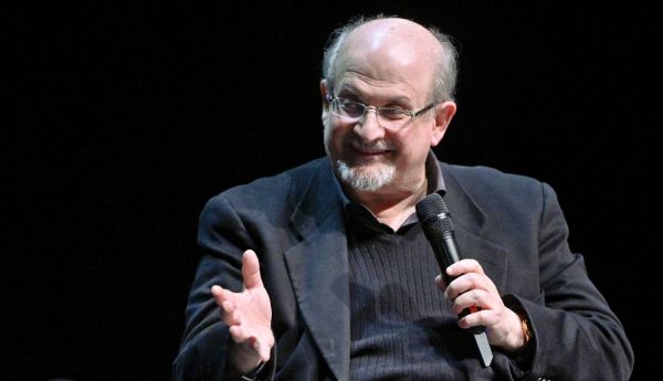 L'Iran dément "catégoriquement" tout lien avec l'assaillant de Salman Rushdie