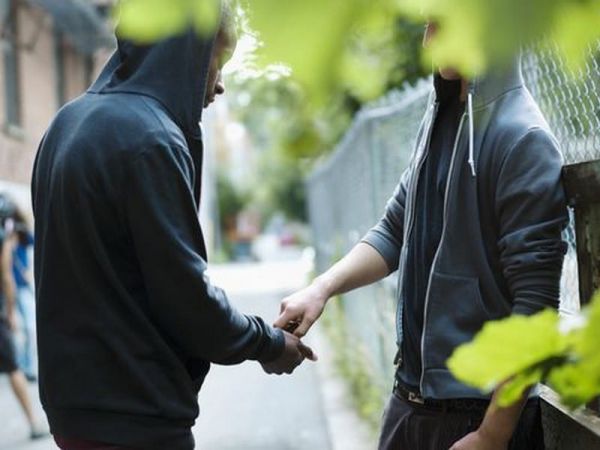 A Arthon-en-Retz (44), les trafiquants éditent des flyers pour annoncer un nouveau point de deal