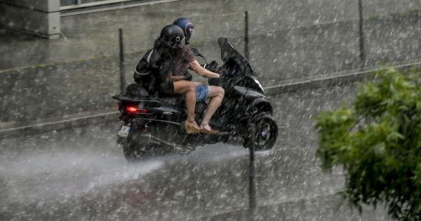 En direct. Pluies violentes et grêle dans le Rhône : des images impressionnantes