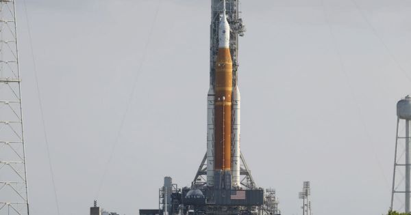 Espace. La nouvelle fusée de la Nasa en place pour son décollage vers la Lune