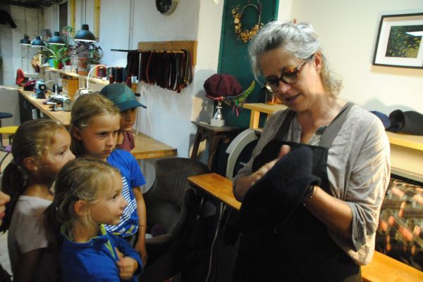 Orthez : l'un des derniers ateliers de fabrication du béret a ouvert ses portes au public