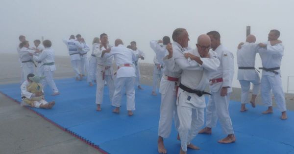 Diaporama. Ils ont fait du judo au sommet du mont Ventoux !
