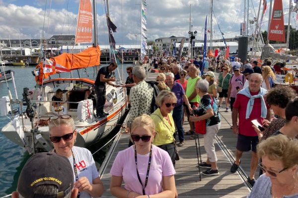 "Pour partir, il faut vraiment être très costaud ! ", la foule des grands jours aux Sables d'Olonne pour accompagner les skippers de la Golden Globe race 2022