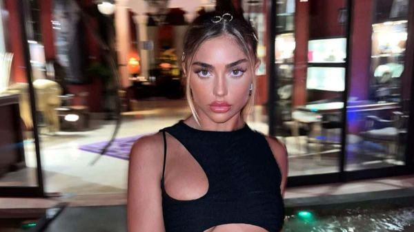 Cynthia : Critiquée pour s'être dévoilée sans culotte, elle répond !