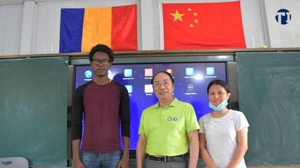 M. Wang Xiuyin et Mme Lee, ces Chinois qui enseignent le mandarin au Tchad
