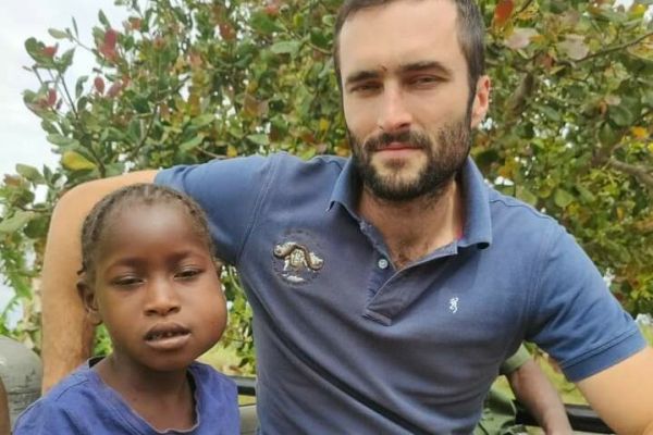 Quand un guide de chasse sauve la vie d’une jeune fille au Mozambique
