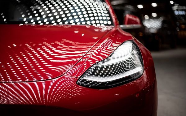 Les voitures Tesla seront plus intelligentes que le cerveau humain d'ici 2033
