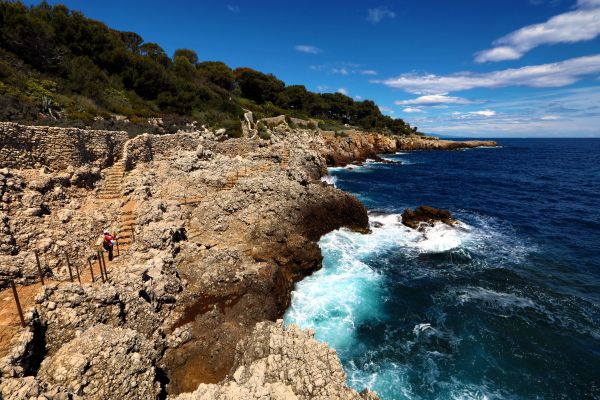 Le sentier du littoral à Antibes fermé jusqu'à vendredi matin en raison de la forte houle