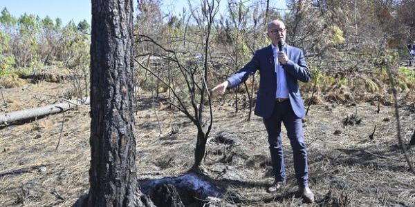 « Ces grands incendies témoignent du dérèglement climatique et produisent de la casse sociale »