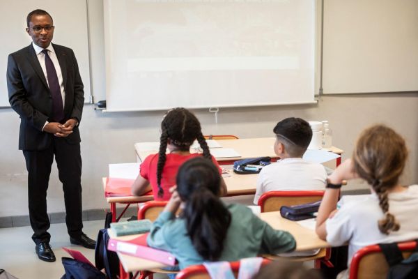 Budget 2023 : une enveloppe de 935 millions d'euros pour augmenter les enseignants