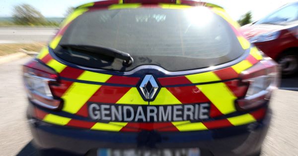 Lougres. Un septuagénaire menace de se suicider : 13 armes saisies chez lui