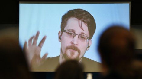 Poutine accorde la nationalité russe au lanceur d'alerte Edward Snowden