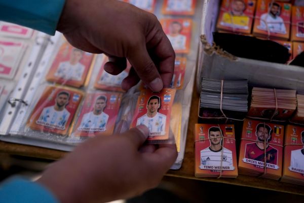 Mondial de football 2022 : face à la ruée sur les albums Panini en Argentine, le gouvernement intervient