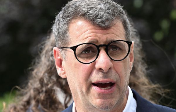 Duhaime n'exclut pas d'ériger un mur à la frontière