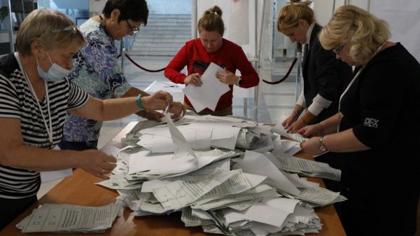 En direct : victoire du "oui" aux référendums d'annexion en Ukraine, Zelensky dénonce une "farce"